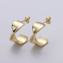 Load image into Gallery viewer, Twisted Fancy Gold Hoop Earrings Q248