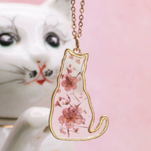 Load image into Gallery viewer, Floral Friend Gold Cat Dried Flower Necklace
