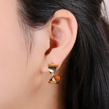 Load image into Gallery viewer, Twisted Fancy Gold Hoop Earrings Q248
