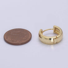 Load image into Gallery viewer, Gold Faceted Huggie Hoop Earring Medium Thick Hoop Earrings, Everyday Earring V-138
