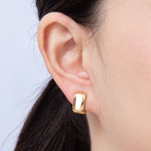 Load image into Gallery viewer, 18K Gold Filled 14mm Wide Hammered Huggie Earrings | Earrings-00042
