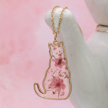 Load image into Gallery viewer, Floral Friend Gold Cat Dried Flower Necklace
